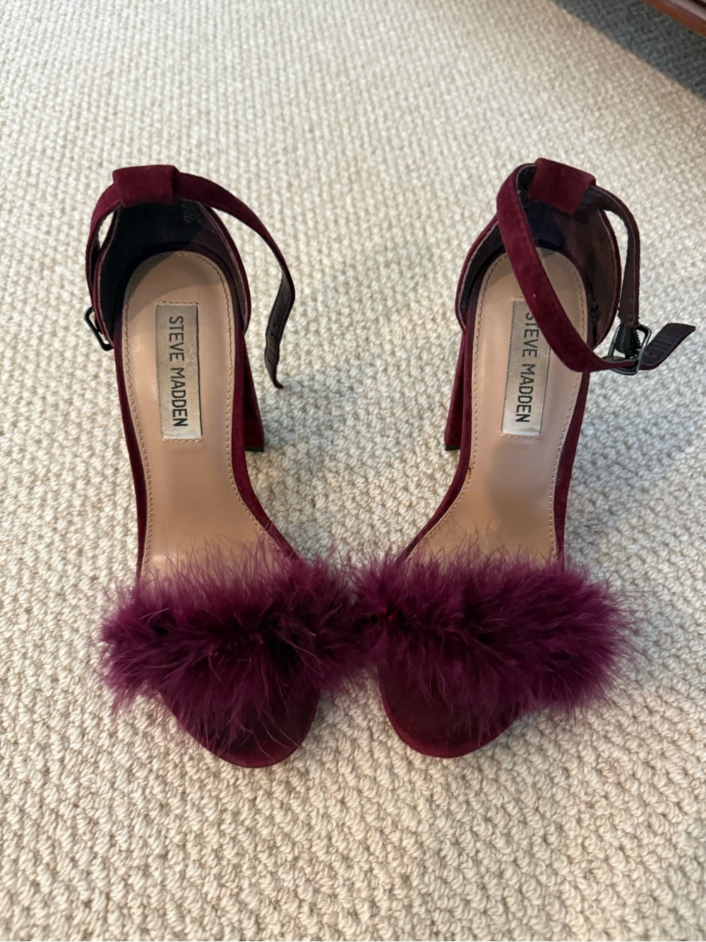 Steve Madden "Carabu" Feathered Ankle-Strap Block HeelsSumptuous Suede Size 7M - Picture 2 of 8